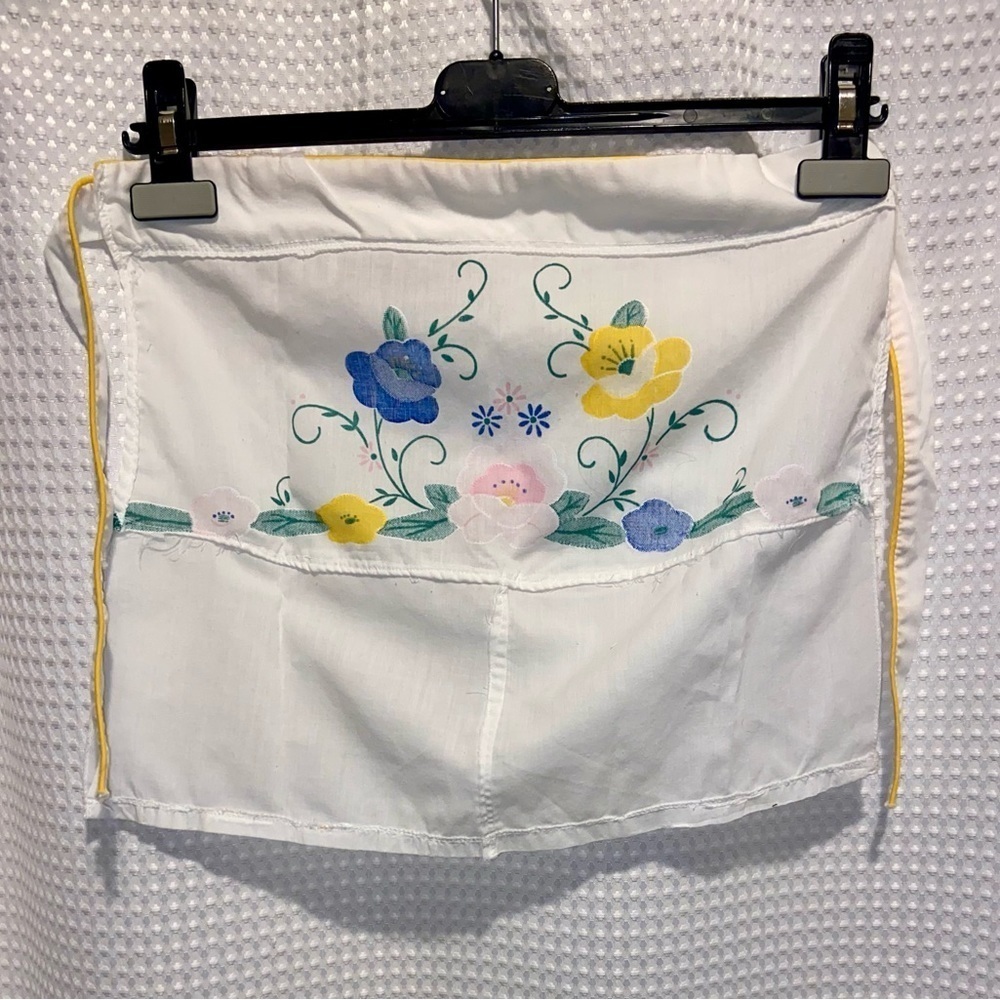 Children handmade Vintage 100% cotton white Half Apron with flowers designs‎
